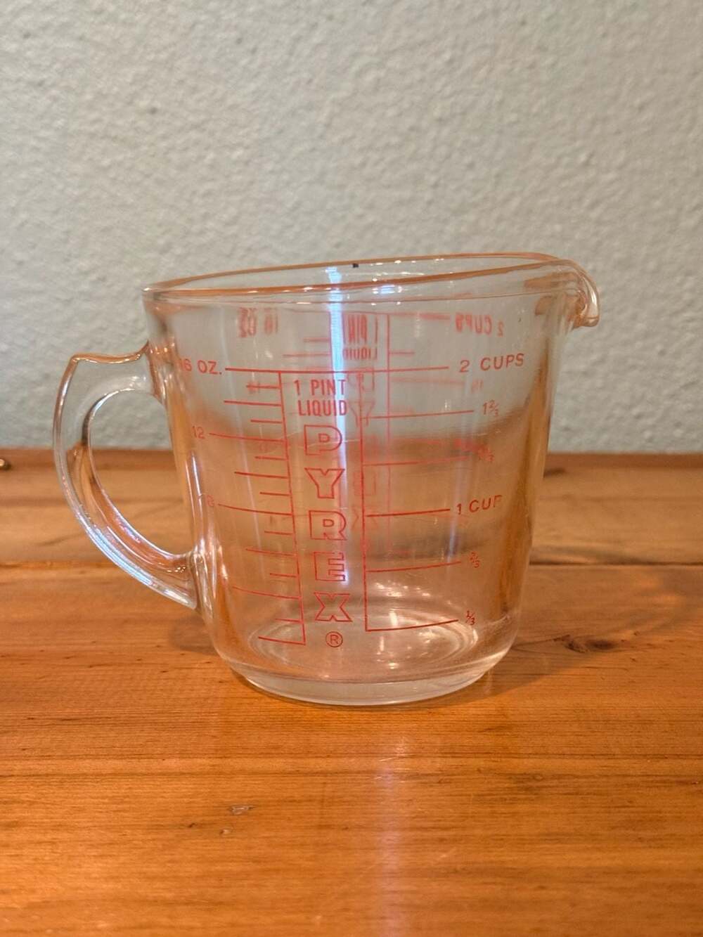 Vintage Pyrex 16 oz (2 Cup) Glass Liquid Measuring Cup with Red Lettering